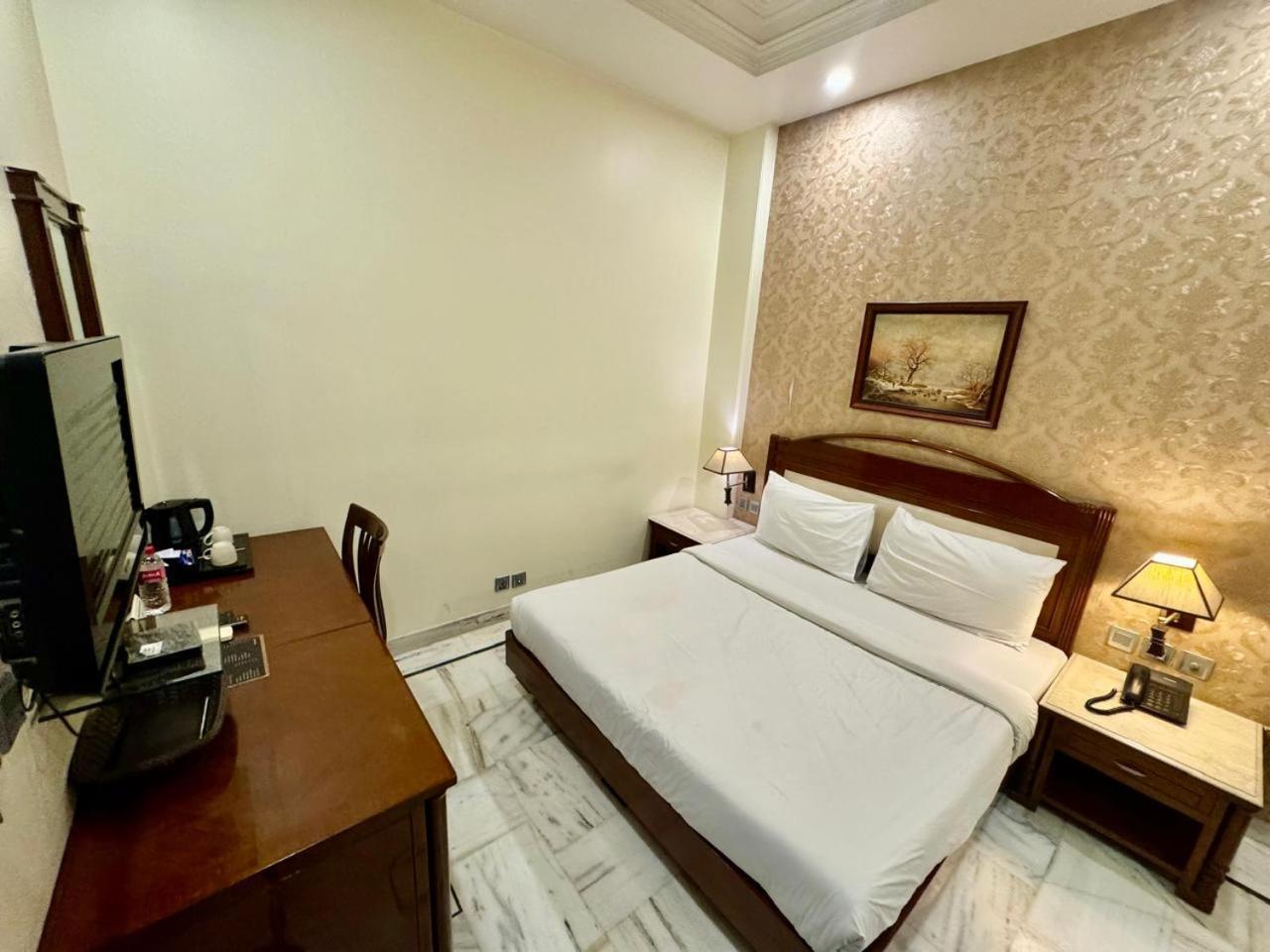 Hotel Florence Inn, Karol Bagh, New Delhi, 2 Min From Metro מראה חיצוני תמונה