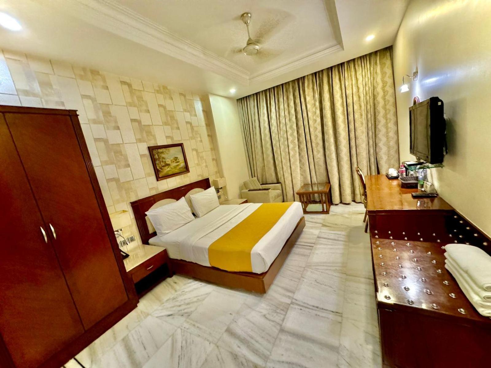 Hotel Florence Inn, Karol Bagh, New Delhi, 2 Min From Metro מראה חיצוני תמונה