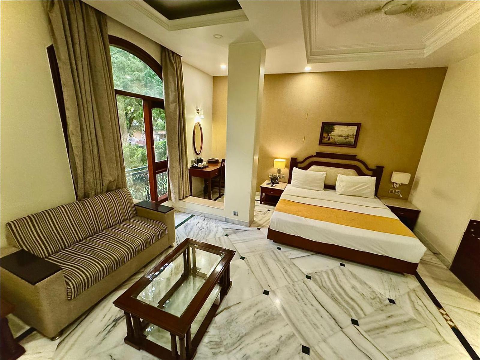 Hotel Florence Inn, Karol Bagh, New Delhi, 2 Min From Metro מראה חיצוני תמונה