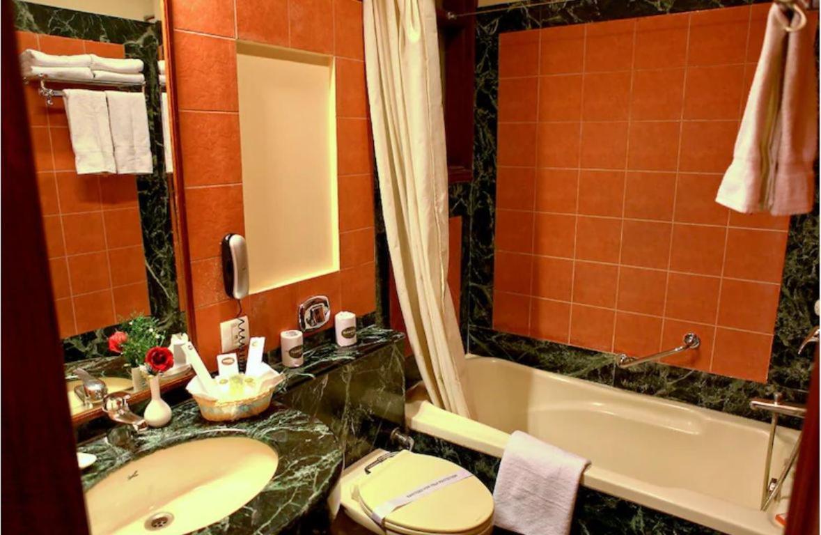 Hotel Florence Inn, Karol Bagh, New Delhi, 2 Min From Metro מראה חיצוני תמונה